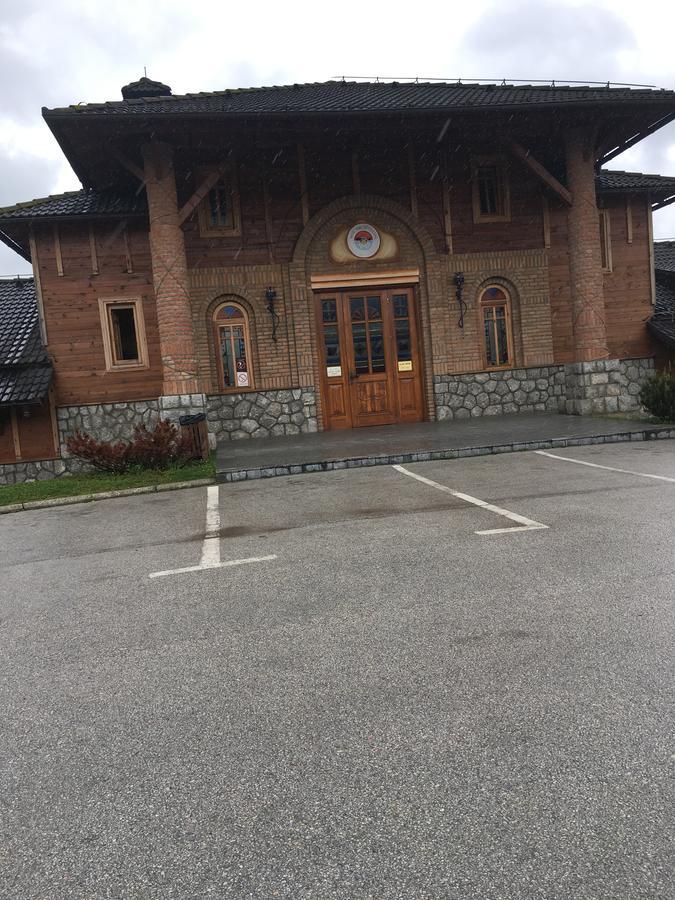 Nacionalna Kuca Bajo Mackat Villa Exterior foto